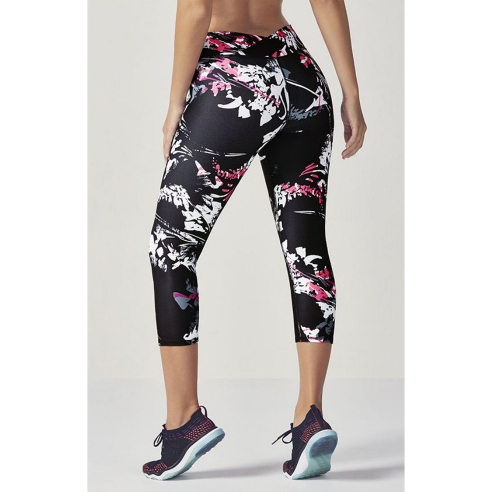 Fabletics PowerHold Winn Capri M NWT!